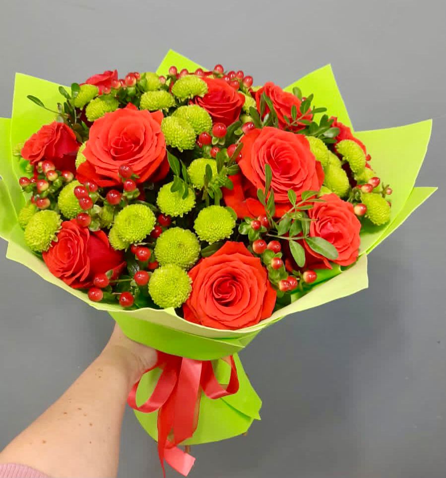 Букет цветов из: Хризантемы и Розы в Бытха