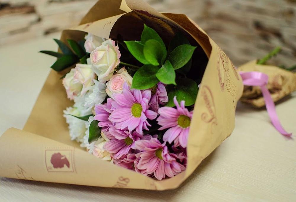 Букет цветов из: Розы и Хризантемы в Бытха