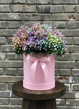 Цветочная композиция из Гипсофила и Розы в шляпной коробке в Бытха