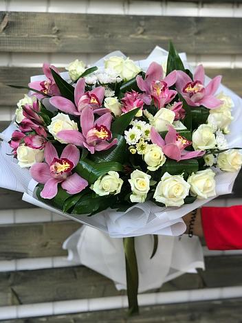 Букет цветов из: Розы и Хризантемы в Бытха