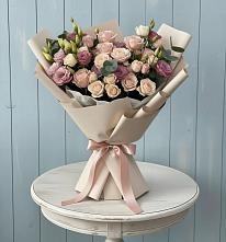 Букет цветов из:  Розы и Лизиантусы в Бытха