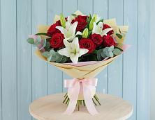 Букет цветов из:  Лилии и Розы в Бытха