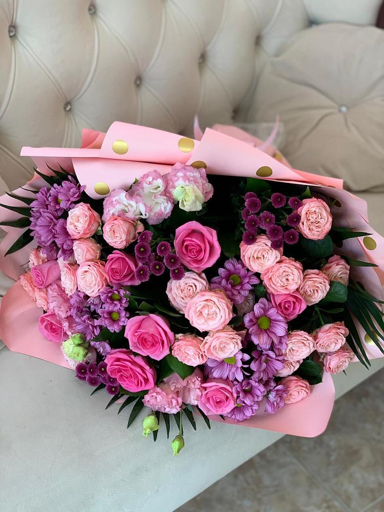 Букет цветов из: Хризантемы, Розы и Лизиантусы в Бытха