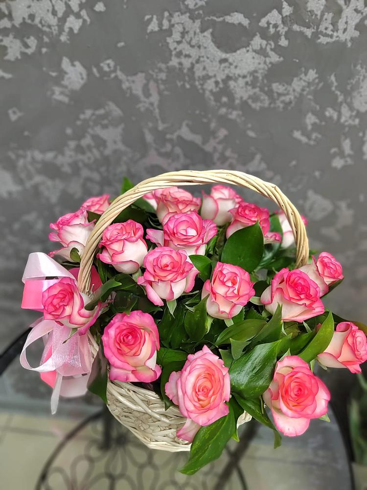 Цветочная композиция из Розы в корзине в Бытха