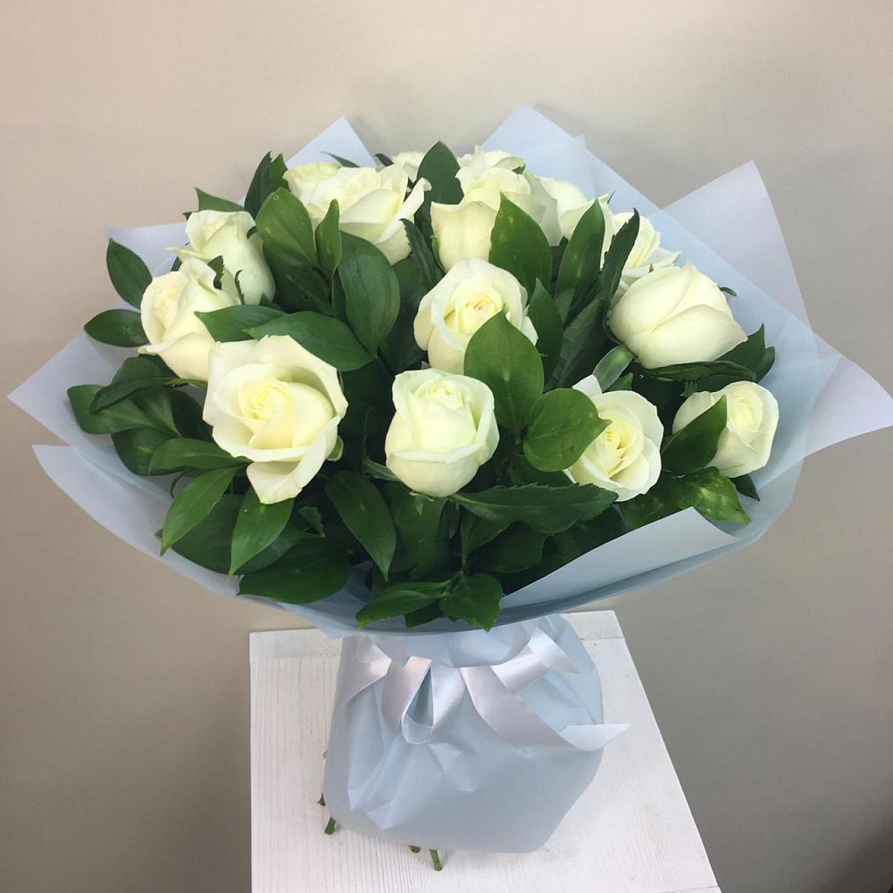 Букет 15 Белых роз Проуд в Бытха