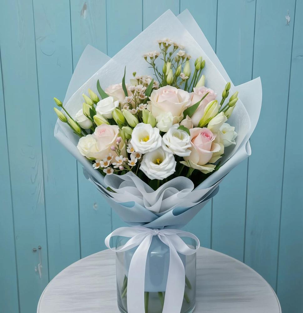 Букет цветов из: Розы и Лизиантусы в Бытха