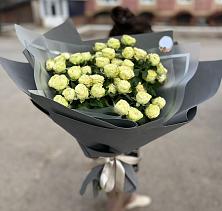 Букет Белые кустовые розы Солинеро в Бытха