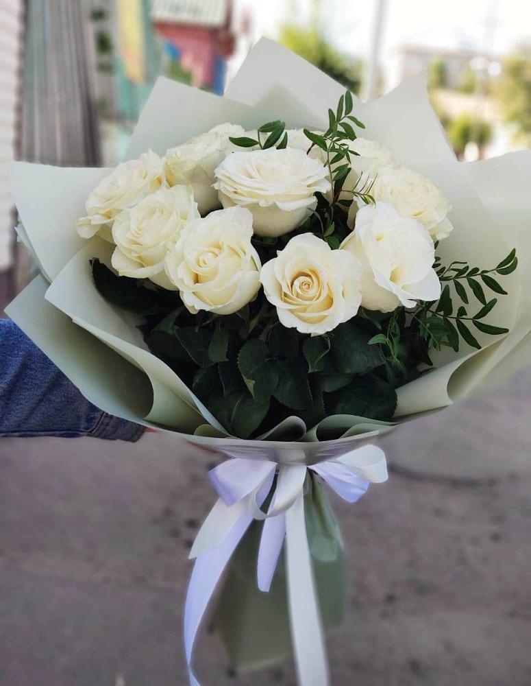 Букет Белые розы Проуд в Бытха