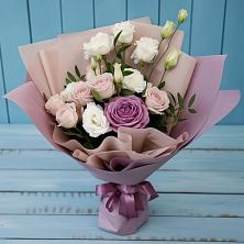 Букет цветов из:  Розы и Лизиантусы в Бытха