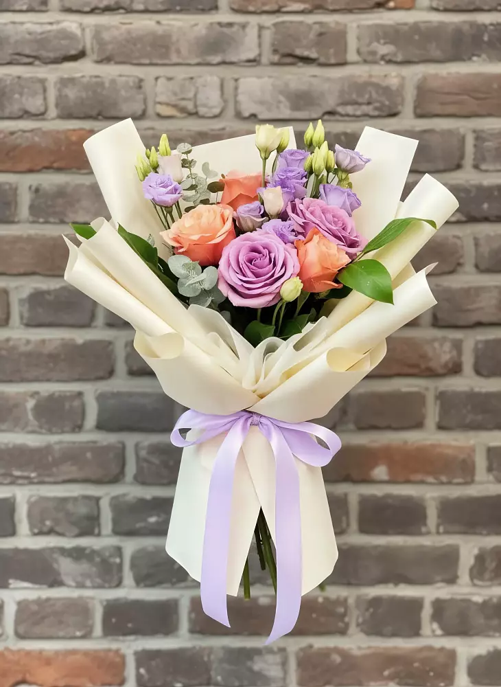 Букет цветов из: Лизиантусы и Розы в Бытха