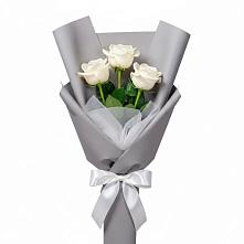 Букет 3 белые розы в Бытха
