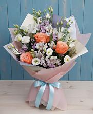 Букет цветов из:  Лизиантусы, Розы, Альстромерии и Гипсофила в Бытха