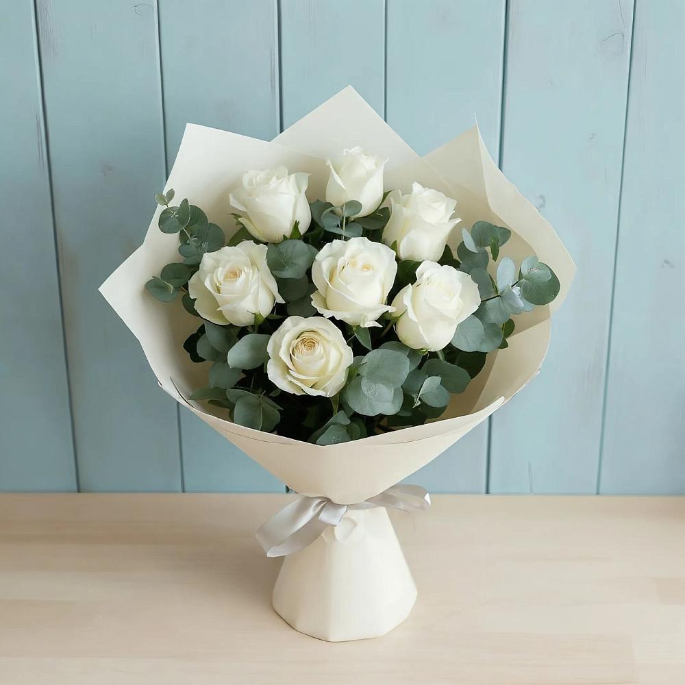 Букет Белые розы в Эвкалипте в Бытха