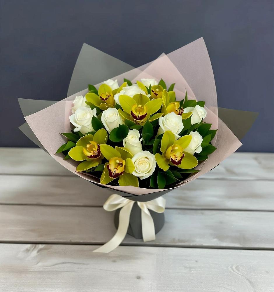 Букет цветов из: Орхидеи и Розы в Бытха