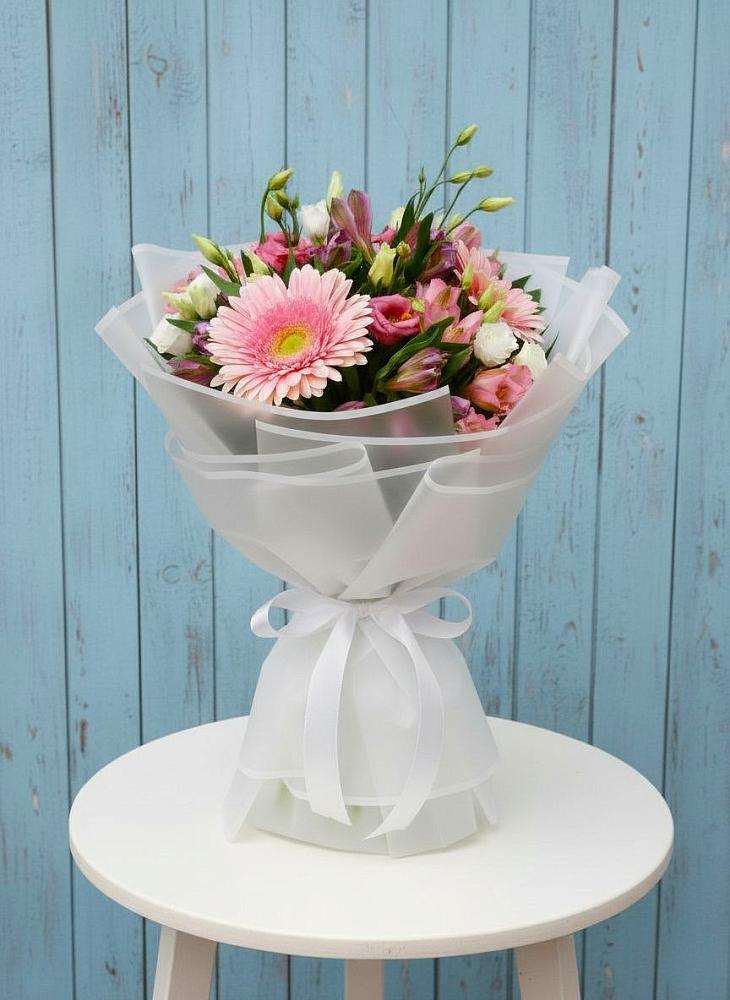 Букет цветов из: Герберы, Альстромерии и Лизиантусы в Бытха