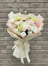 Букет цветов из:  Гвоздики, Розы, Лизиантусы и Хризантемы в Бытха