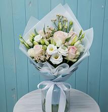 Букет цветов из:  Розы и Лизиантусы в Бытха