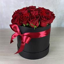 Цветочная композиция из Розы в шляпной коробке в Бытха