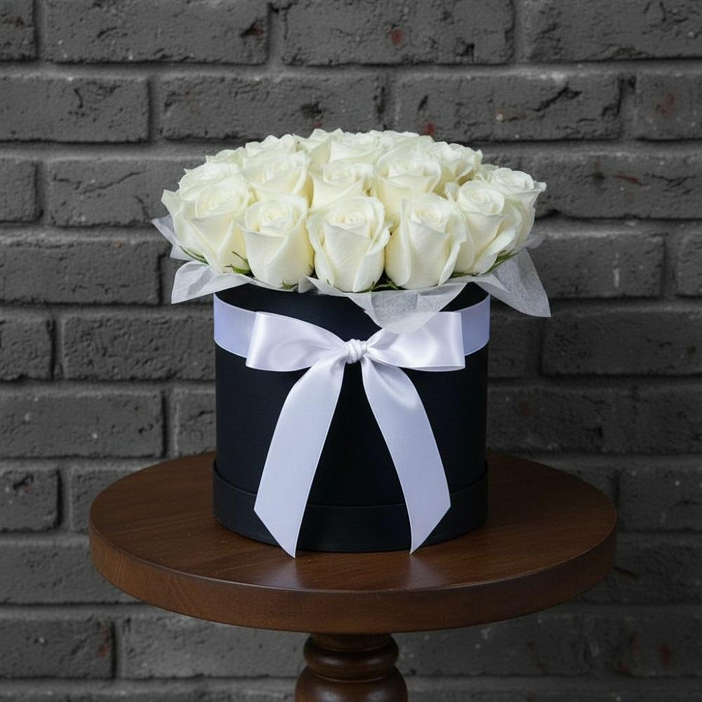 Цветочная композиция из Розы в шляпной коробке в Бытха