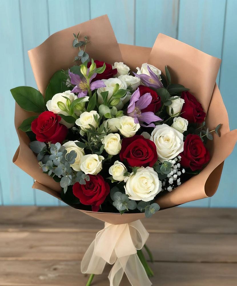 Букет цветов из: Розы и Альстромерии в Бытха