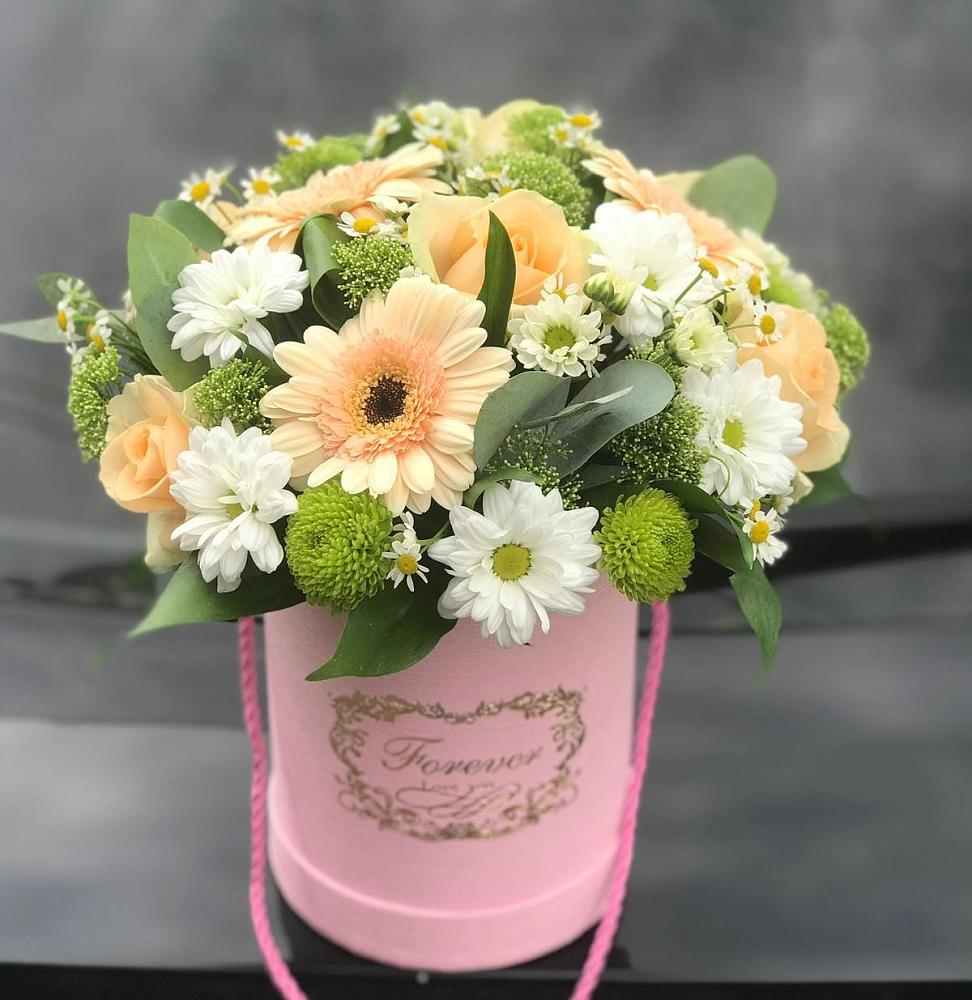 Цветочная композиция из Розы, Герберы и Хризантемы в шляпной коробке в Бытха