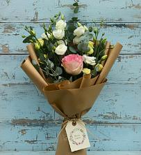 Букет цветов из:  Розы и Лизиантусы в Бытха