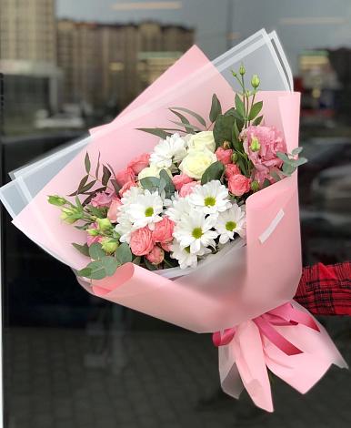 Букет цветов из: Розы, Лизиантусы и Хризантемы в Бытха