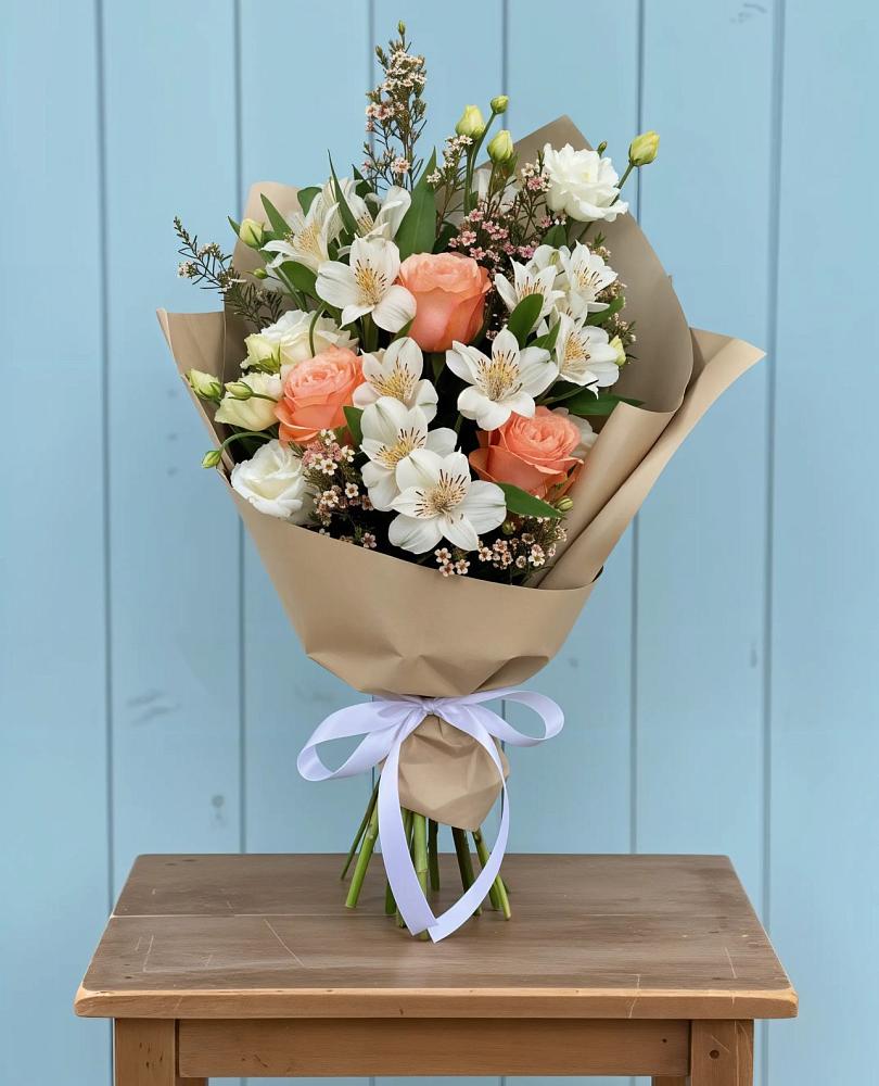 Букет цветов из: Альстромерии, Лизиантусы, Розы и Хризантемы в Бытха