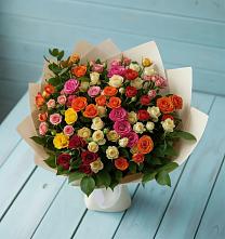 Букет Микс из разноцветных кустовых роз в Бытха
